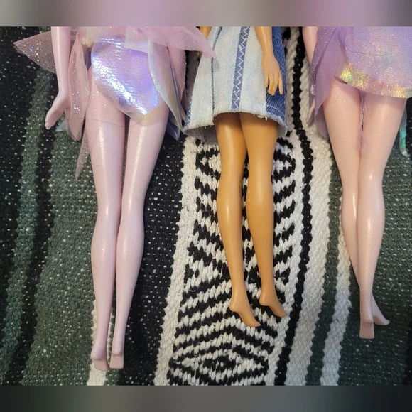 Lot Of 3 Barbies Girls Fashion Toys Dolls - Picture 9 of 10